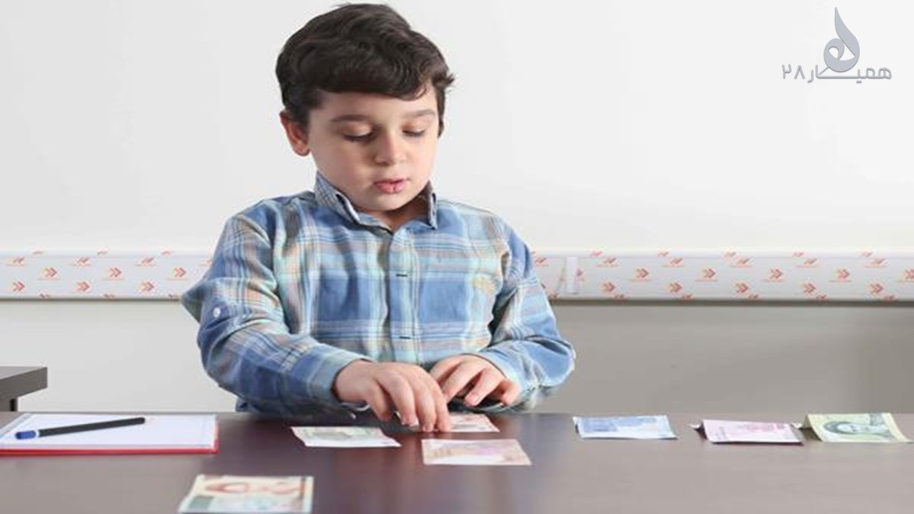 اساتید باید در کنار تعلیم برای پرورش عقل متعلمان برنامه ویژه داشته باشند.